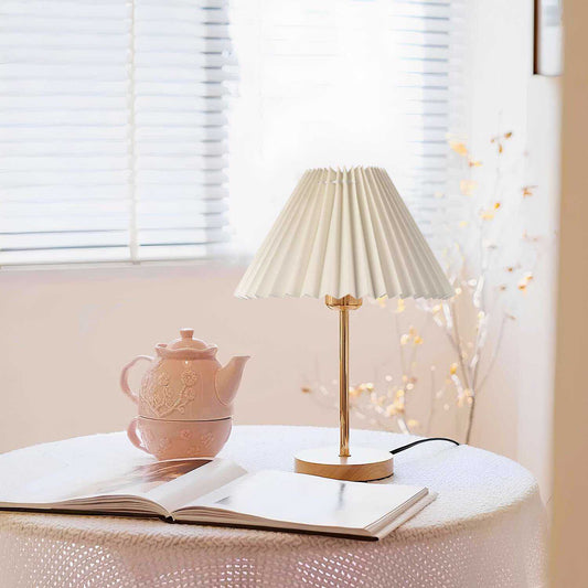 Šta Uzeti u Obzir pri Odabiru Stolne Lampe? Vodič za Rasvjetu